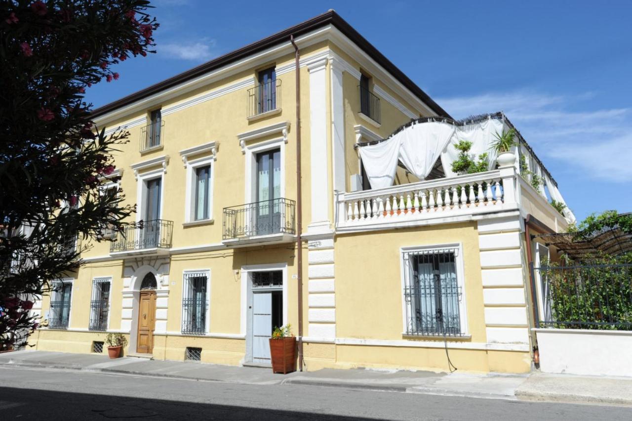 مبيت وإفطار Vaccarizzo Albanese Palazzo Scura المظهر الخارجي الصورة