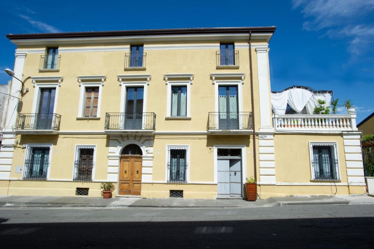 مبيت وإفطار Vaccarizzo Albanese Palazzo Scura المظهر الخارجي الصورة